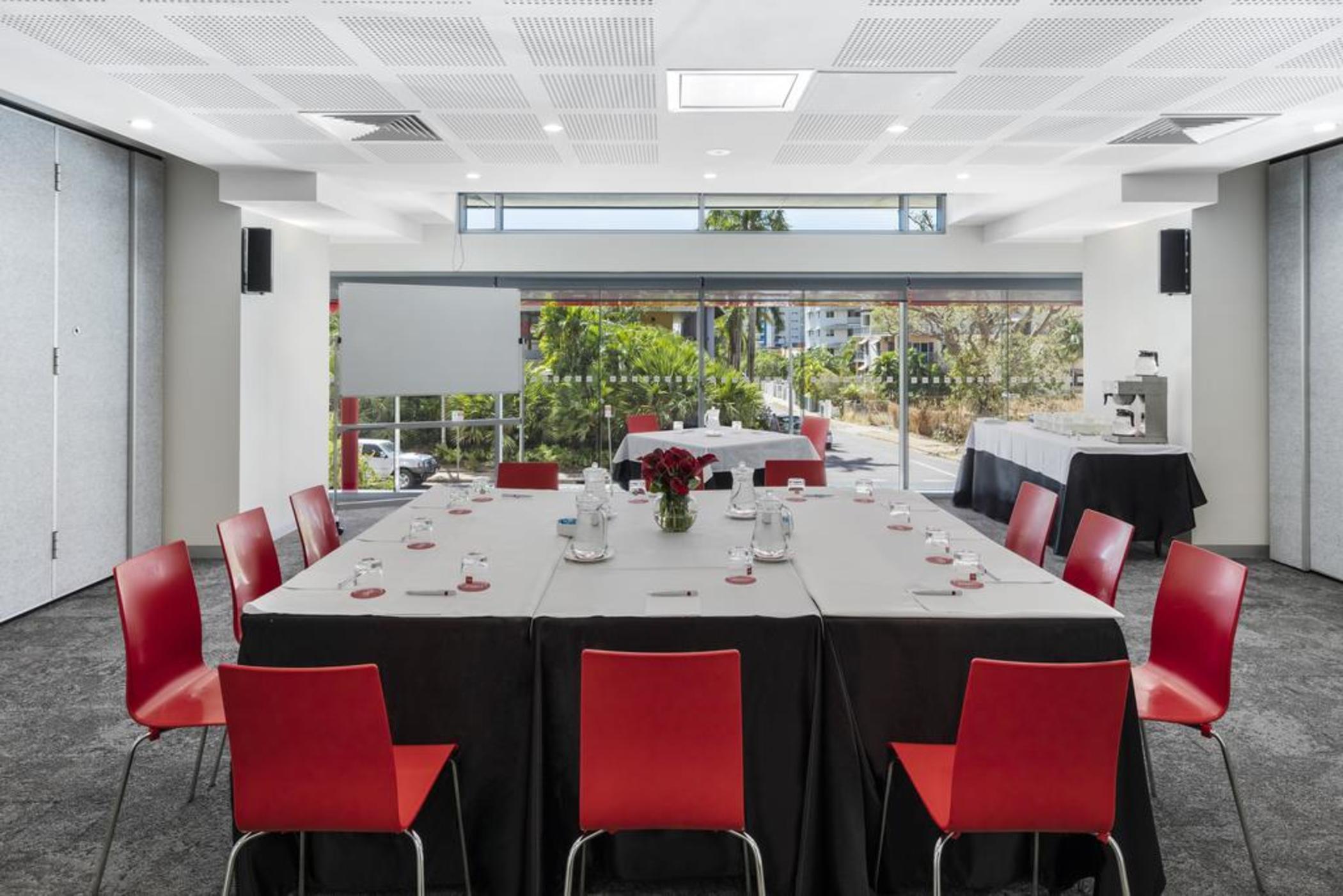 Oaks Darwin Elan Hotel 외부 사진